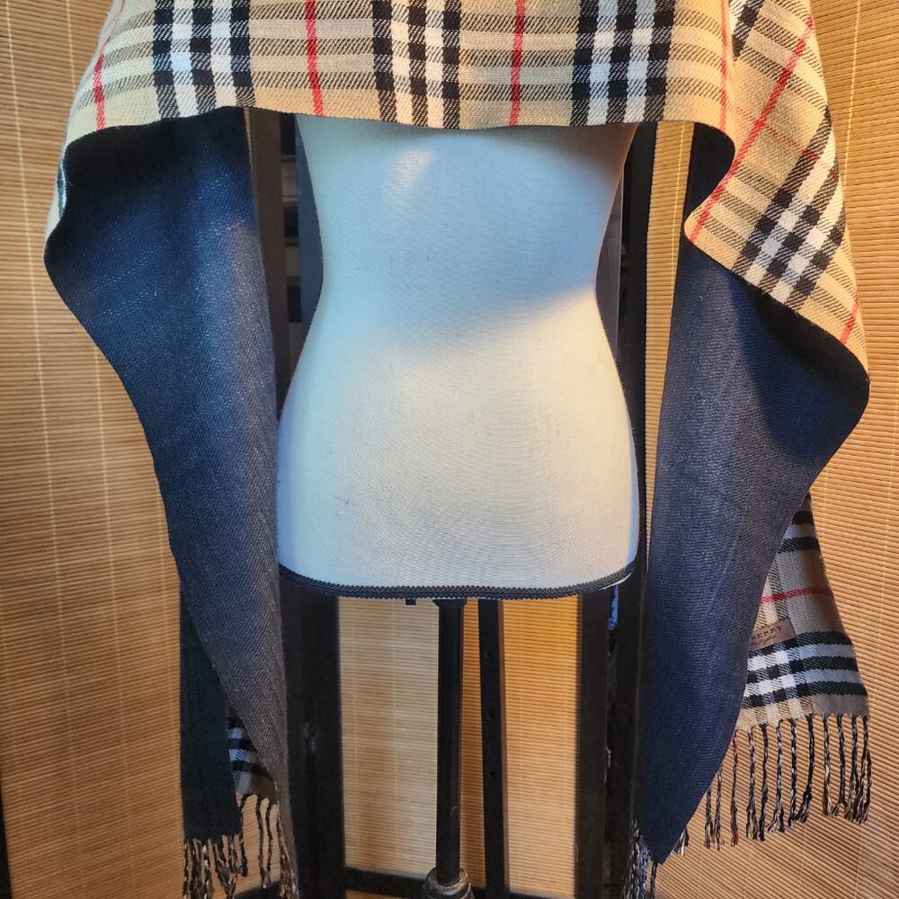 Burberry Scarf - Picture 11 of 11